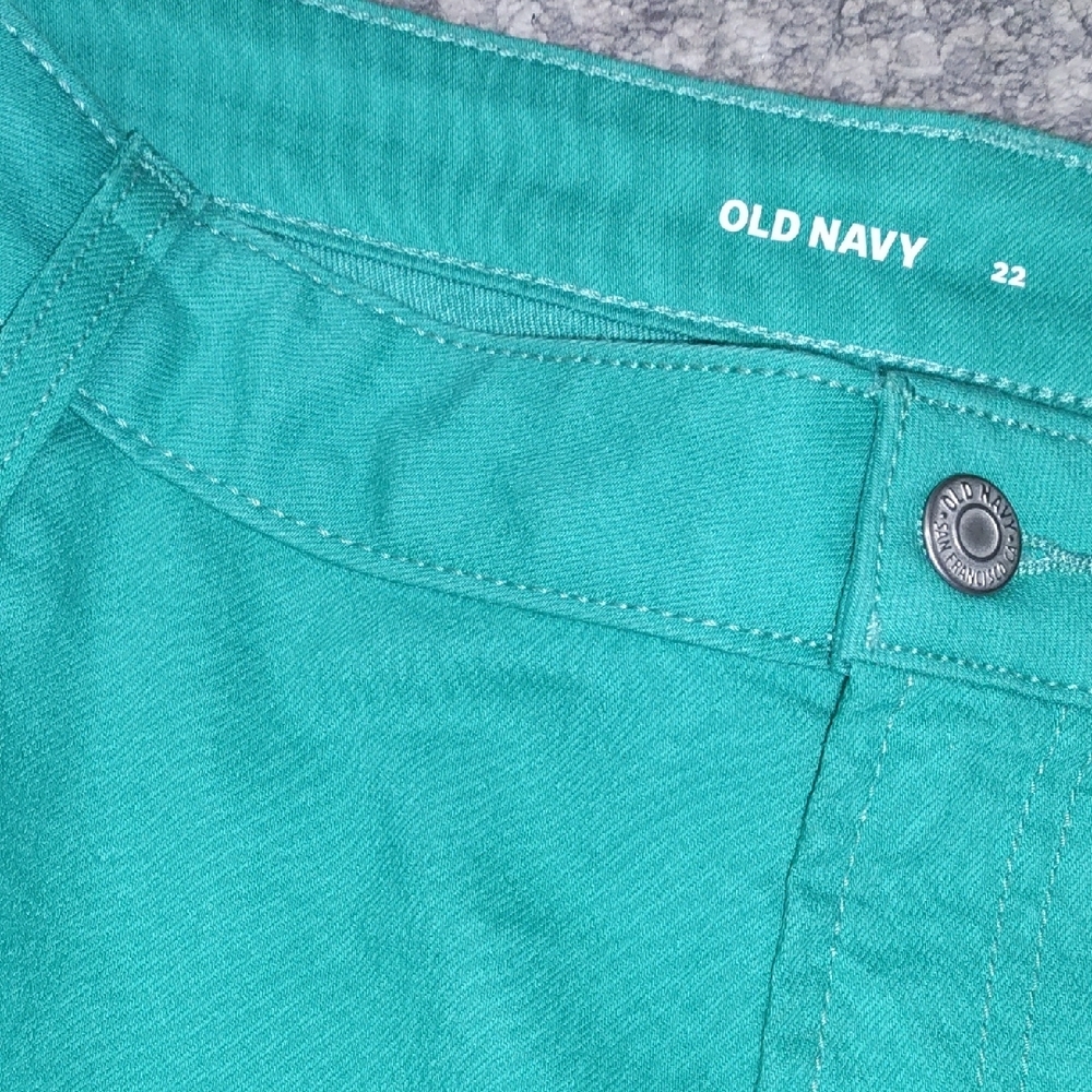 Old Navy Women's Teal Jean Shorts - Picture 4 of 5